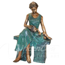 Artisanat en métal de bronze extérieur de décoration de jardin endormi des enfants et la maman se repose sur les statues de banc